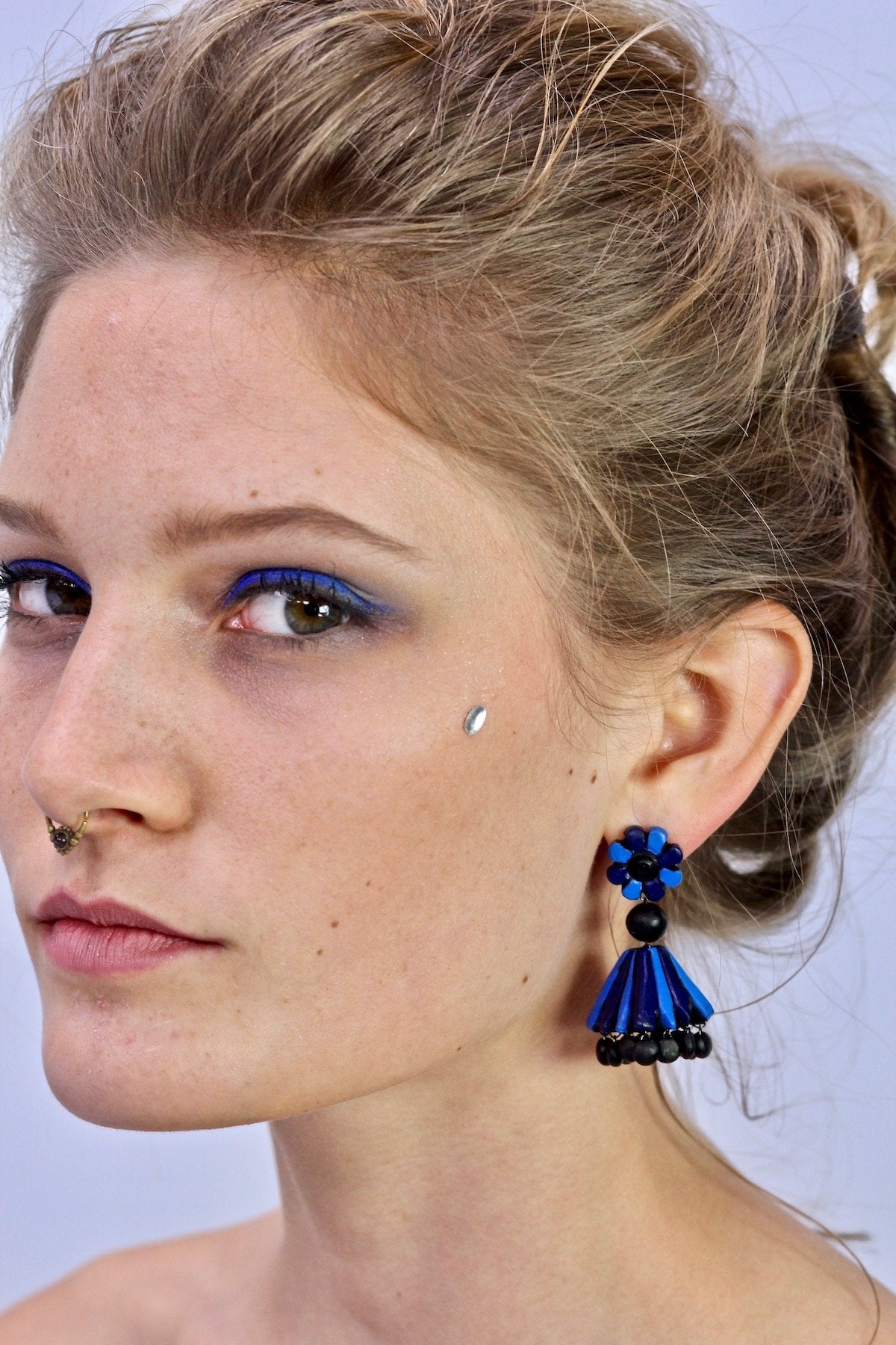 BI Blue Flower - Boucles d'oreilles - Azaadi, la mode responsable accessible