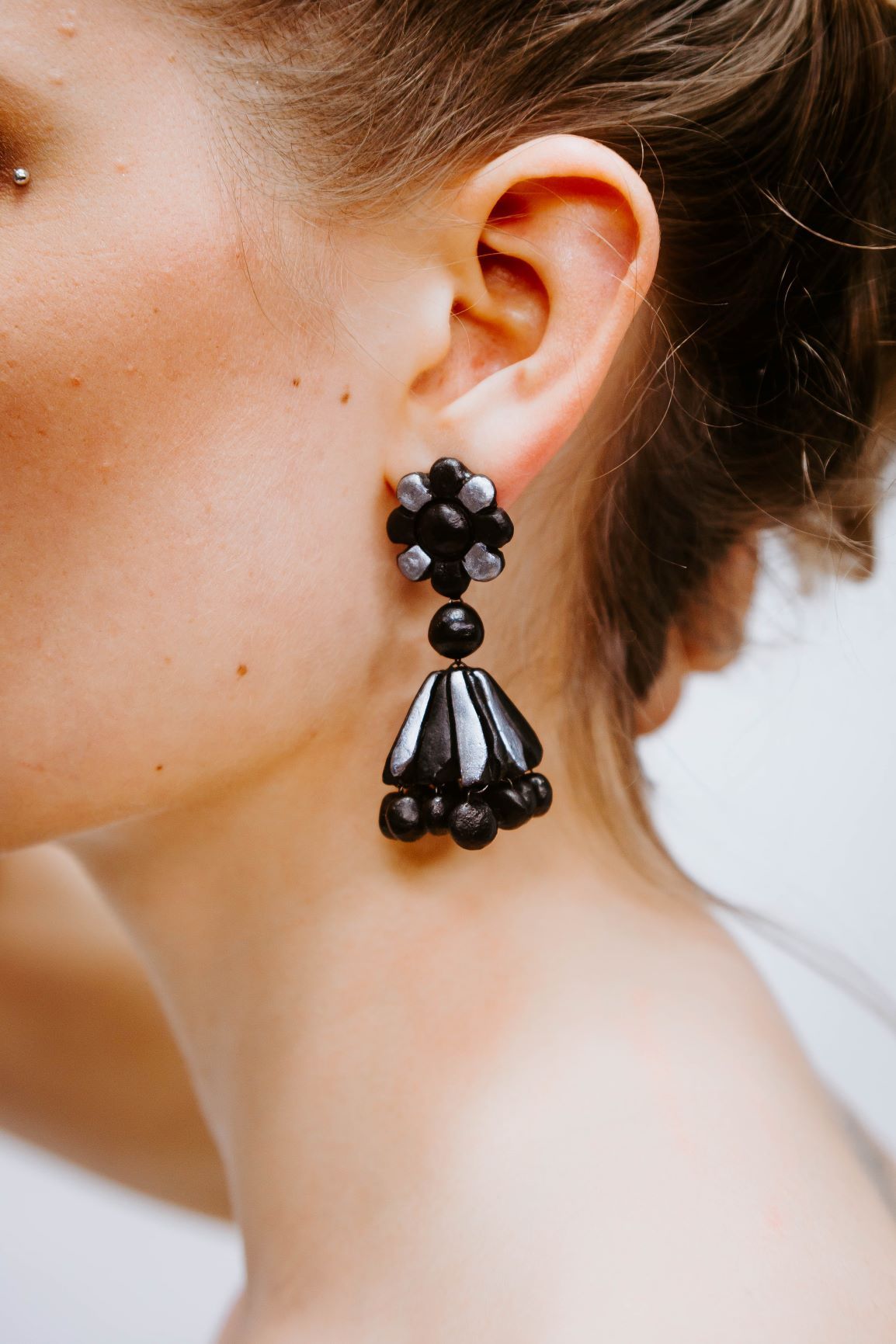 BI Black - Silver Flower - Boucles d'oreilles - Azaadi, la mode responsable accessible