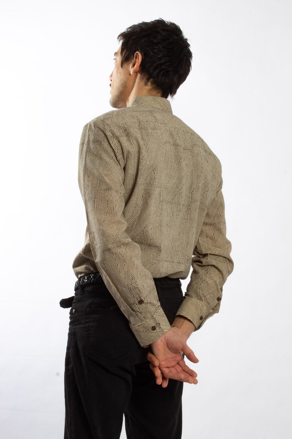Chemise longue pour l'été à rayures noirs et blanches mode responsable 