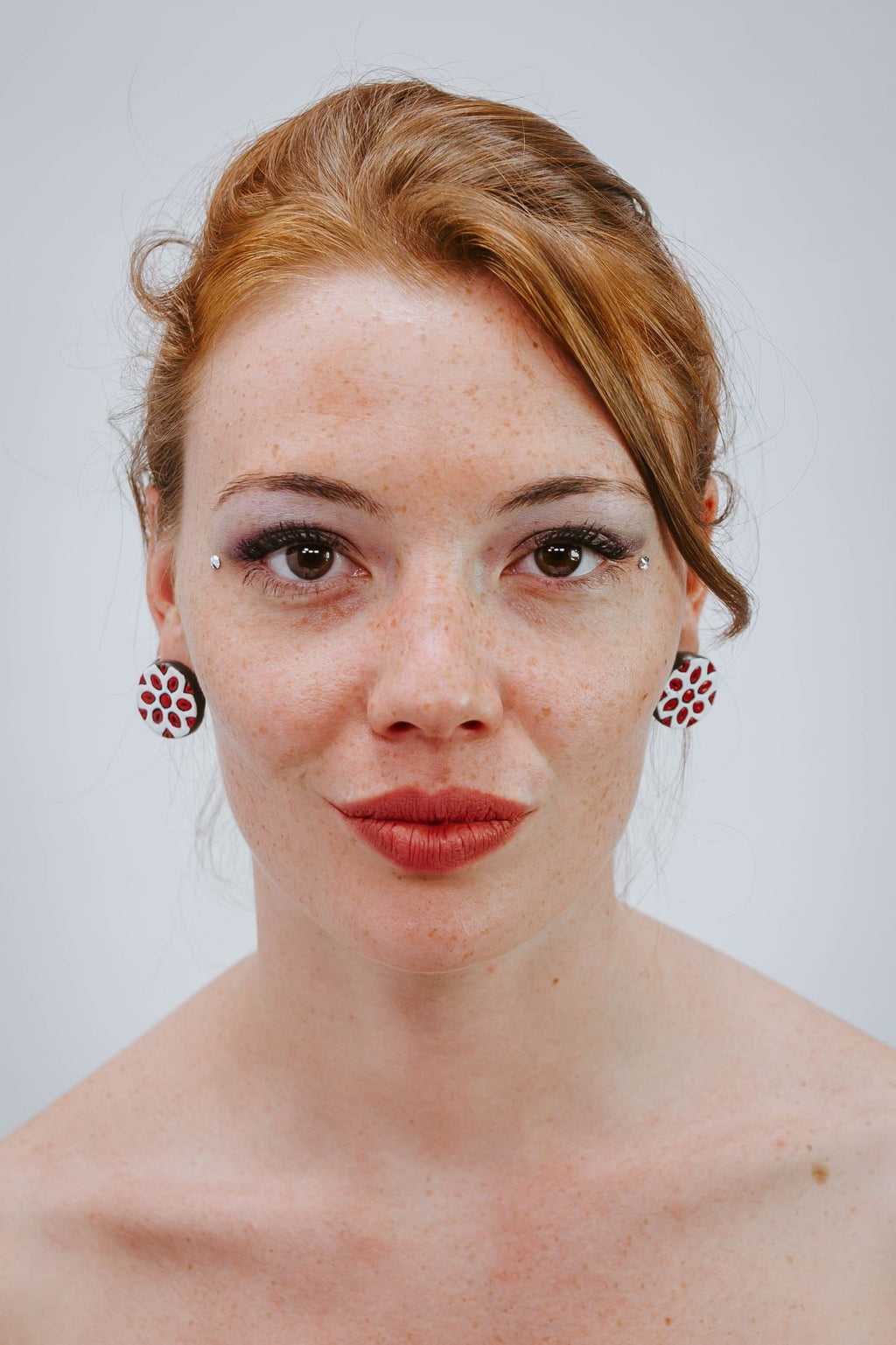 Indian Wheel Red - White - Boucles d'oreilles - Azaadi, la mode responsable accessible