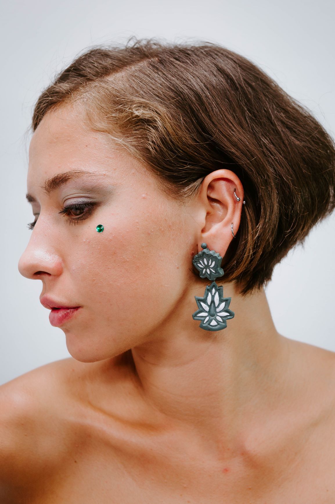 Lotus Pendant Gris - Boucles d'oreilles - Azaadi, la mode responsable accessible
