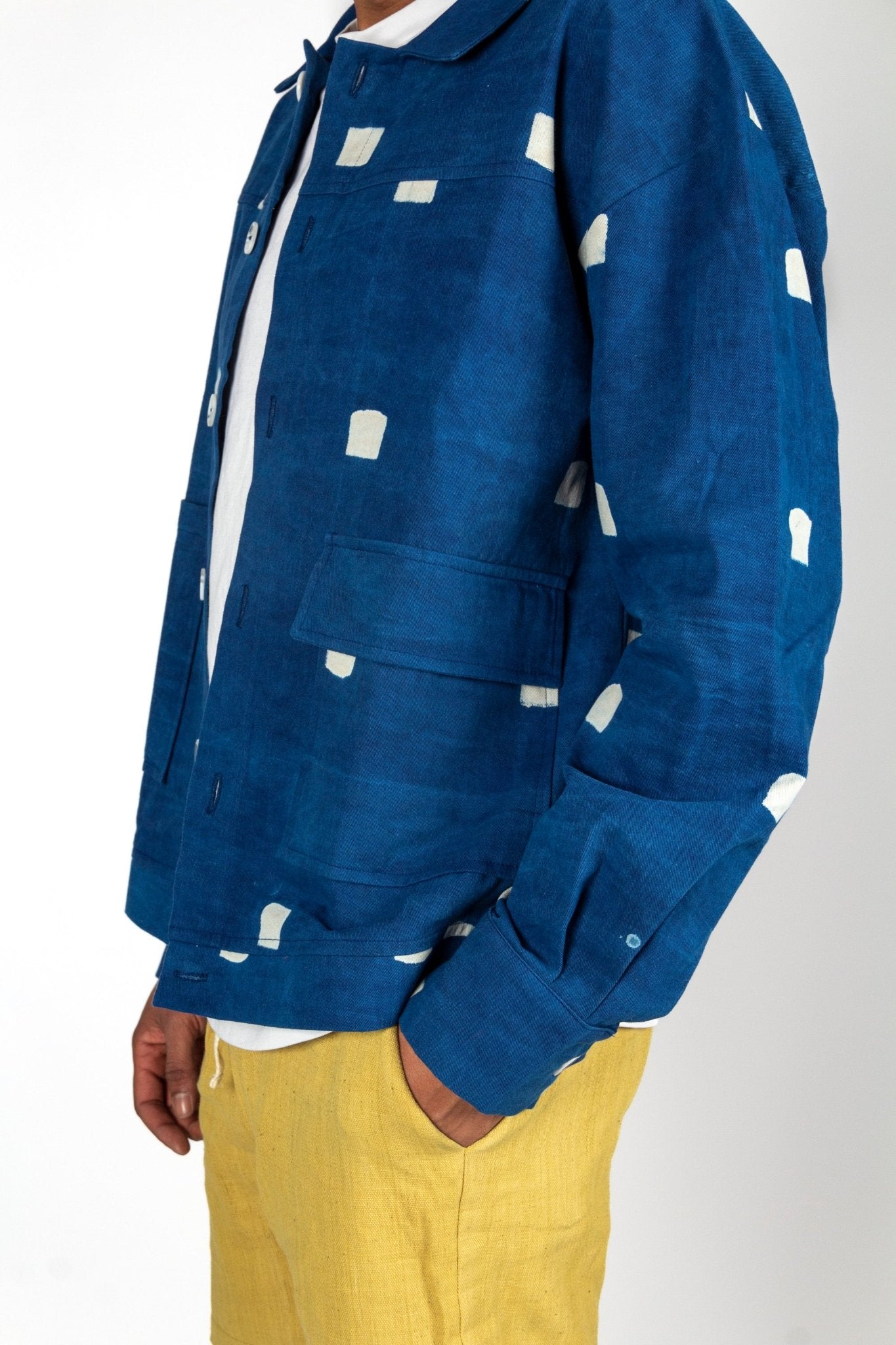 Veste SKANDA - Denim bio - Imprimé Indigo Dabu - Azaadi, la mode responsable accessible